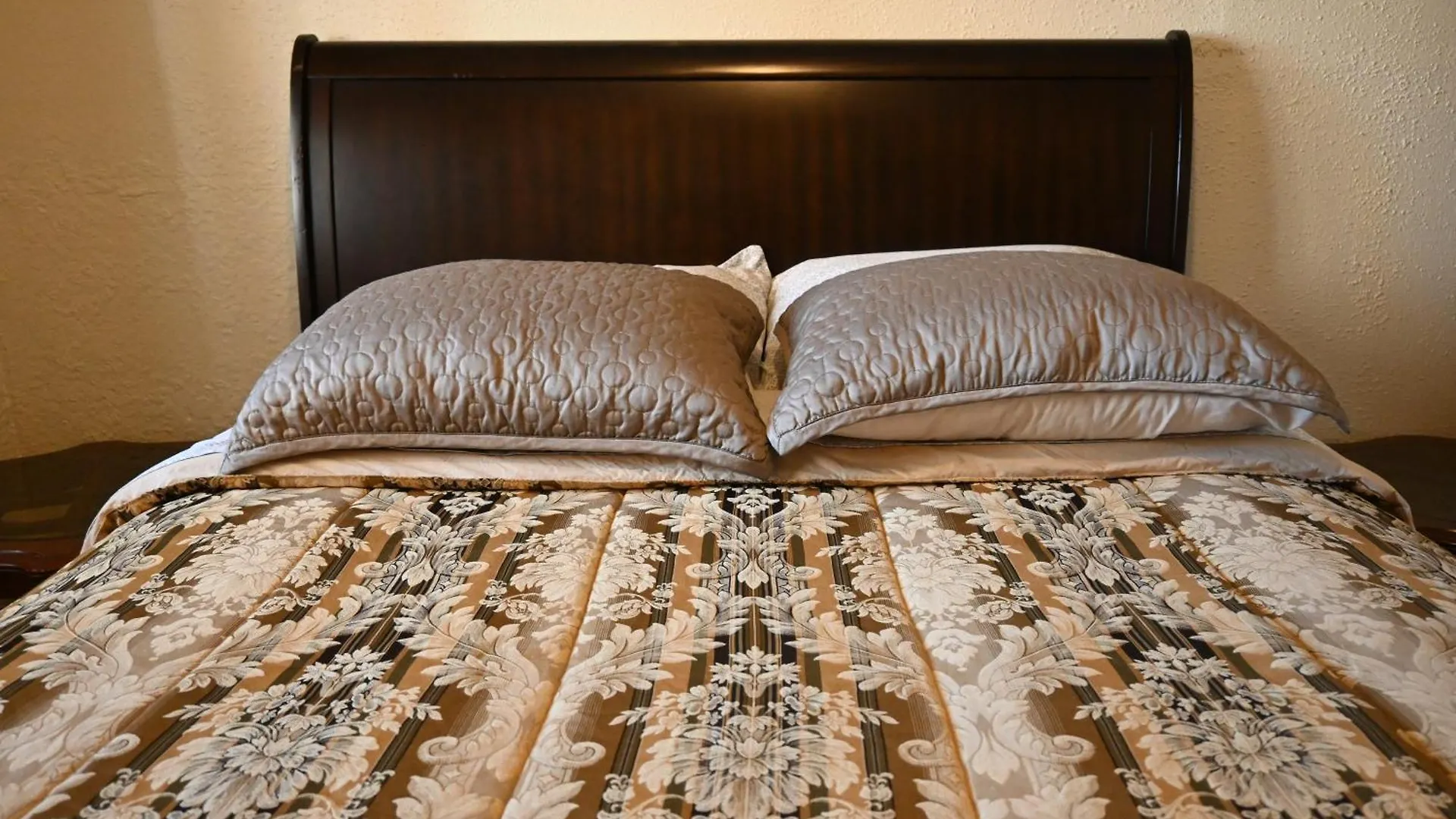 Apartment Capitol Suite Niagara Falls Canada